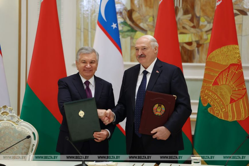 Лукашенко и Мирзиёев подписали Декларацию об установлении стратегического партнерства Беларуси и Узбекистана