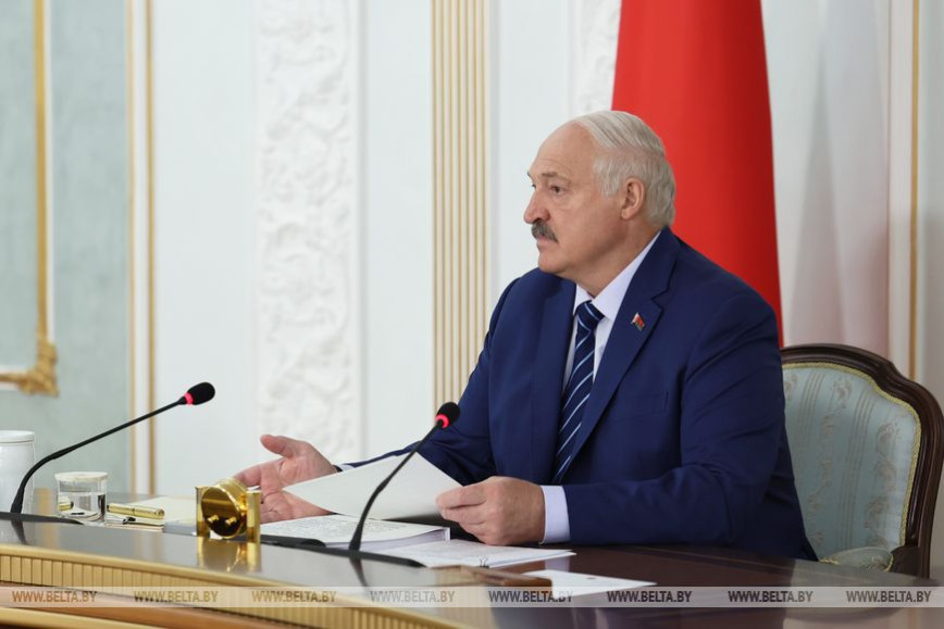 Лукашенко: чтобы вовремя и хорошо убрать урожай, в Беларуси есть все