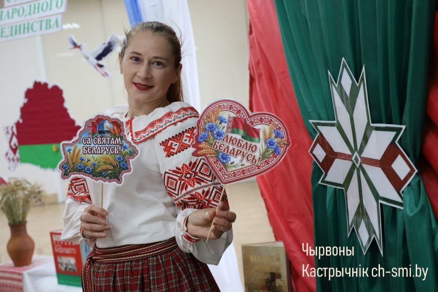 Ко Дню народного единства в Октябрьском центре досуга прошло торжественное собрание и праздничный концерт