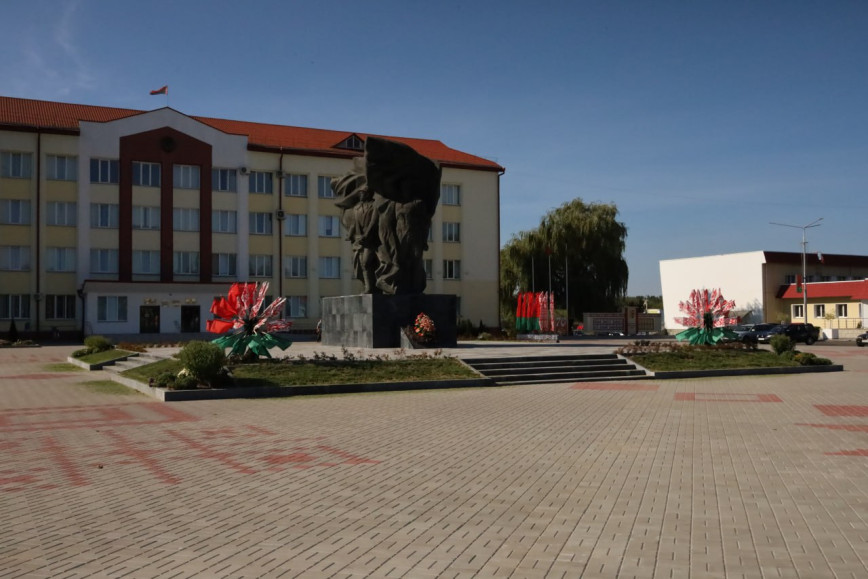 На аппаратном совещании в Октябрьском райисполкоме обсудили подготовку к празднованию Дня Великой Победы