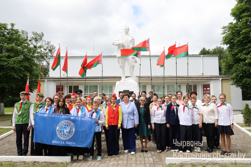 В Октябрьском прошел митинг, посвященный 115-летию Героя Советского Союза Тихона Пименовича Бумажкова