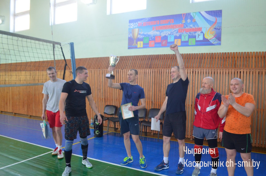 Он жил школой, спортом и своими учениками. В Октябрьском прошел турнир по волейболу на кубок памяти Александра Евгеньевича Егорова