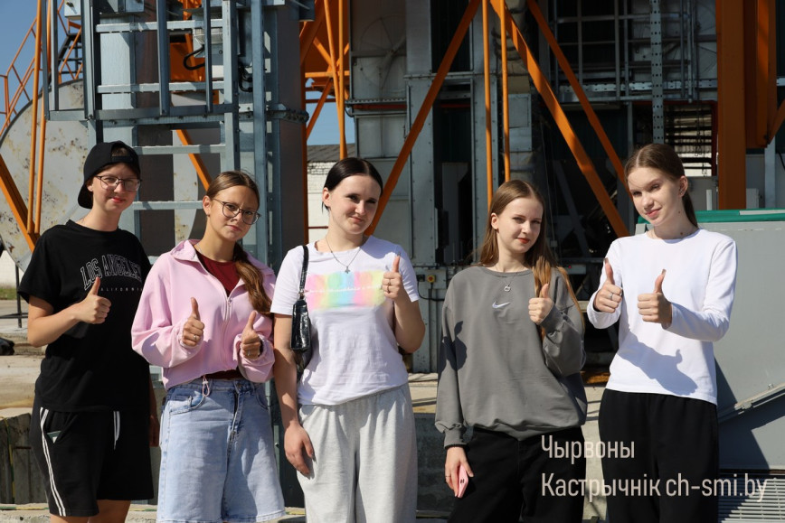 В ОАО «Октябрьский-Агро» работает студенческий отряд «Рудобелка» имени Героя Советского союза Михаила Бухтуева