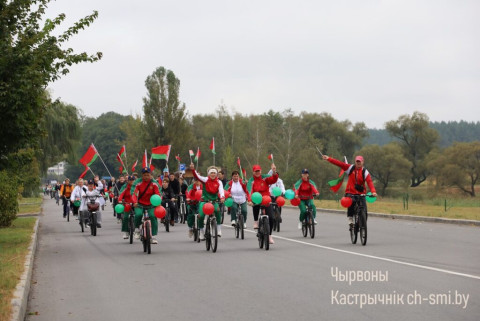 В День народного единства жители Октябрьского района присоединились к областному велопробегу «В единстве сила!»