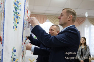 Передвижная областная выставка «В единстве народа – сила страны», посвященная истории и современности Беларуси, представлена в Октябрьском районе